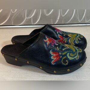 Penelope Chilvers Clogs Floral Embroidered Black Leather Anthropologie Size 37